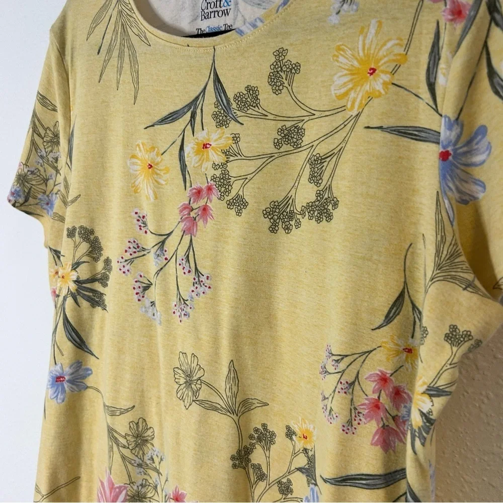 Croft & Barrow Yellow Floral Short Sleeve Classic Tee Size Large - Picture 3 of 5
